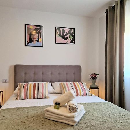 Jazz Rooms And Apartments ロヴィニ エクステリア 写真