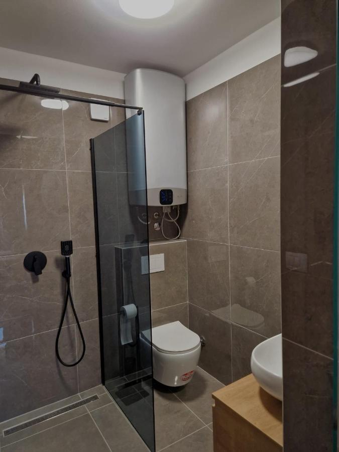 Jazz Rooms And Apartments ロヴィニ エクステリア 写真
