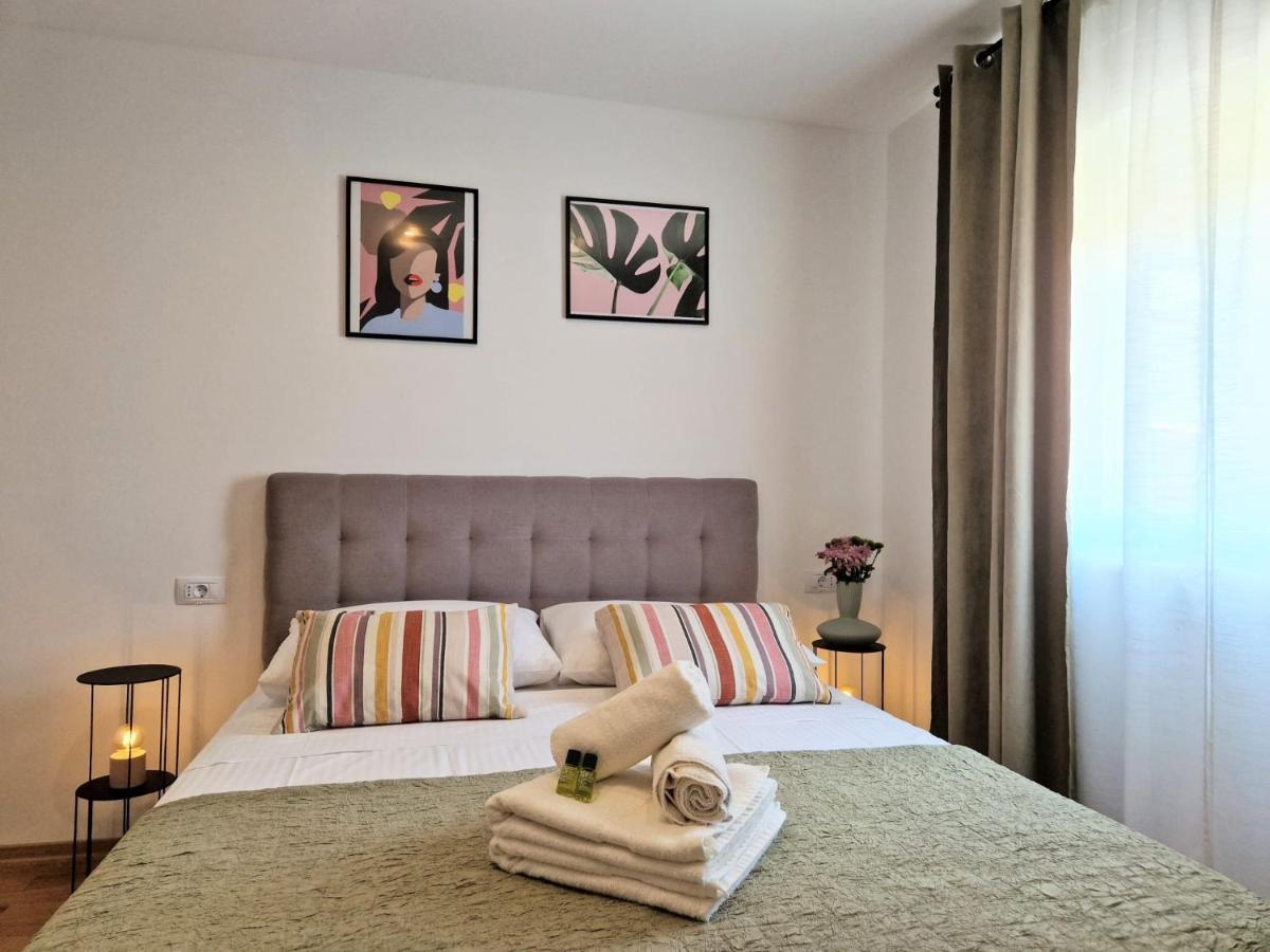 Jazz Rooms And Apartments ロヴィニ エクステリア 写真