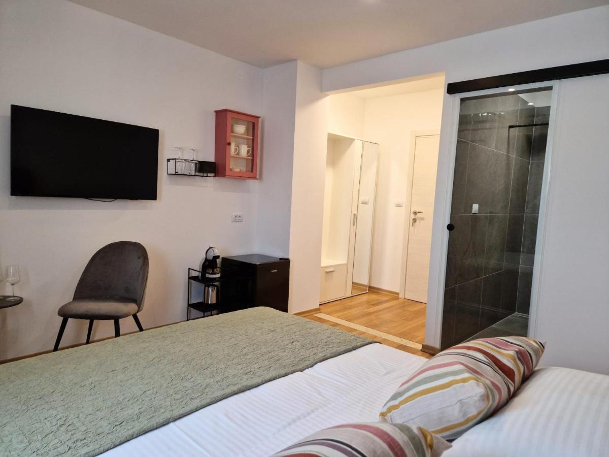 Jazz Rooms And Apartments ロヴィニ エクステリア 写真