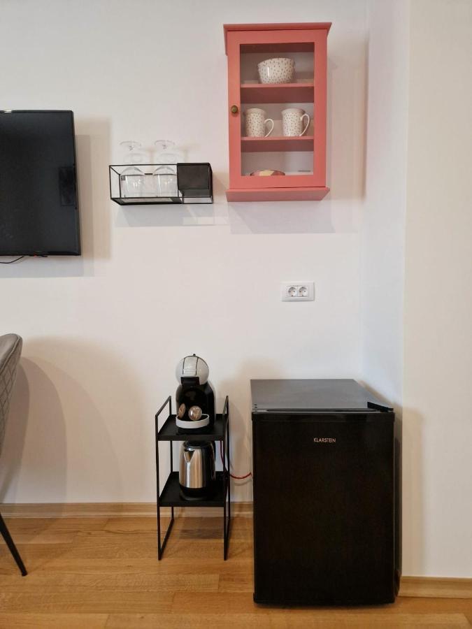 Jazz Rooms And Apartments ロヴィニ エクステリア 写真
