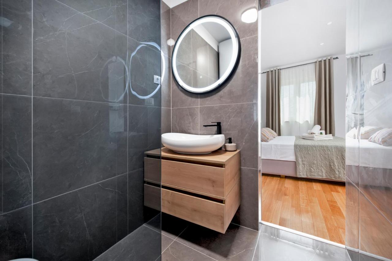 Jazz Rooms And Apartments ロヴィニ エクステリア 写真